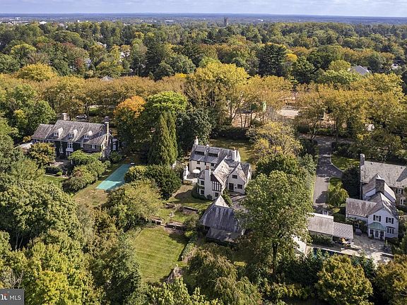 2nd image of 155 Hodge Rd