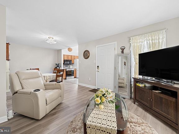 4th image of 1241 Magnolia Ct