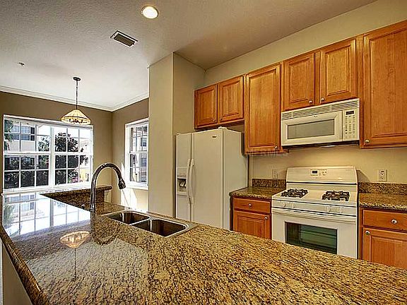 4th image of 553 Jasmine Way