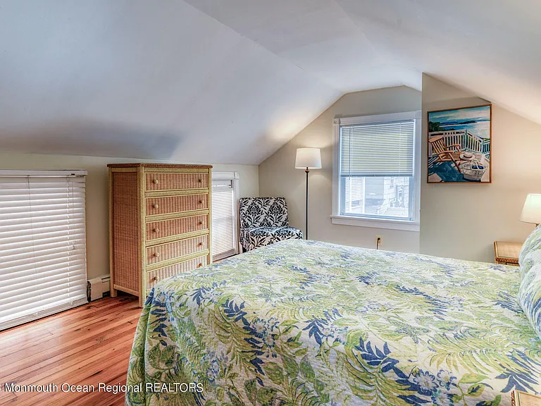 34 Webb Ave E #EAST SIDE — Photo 9