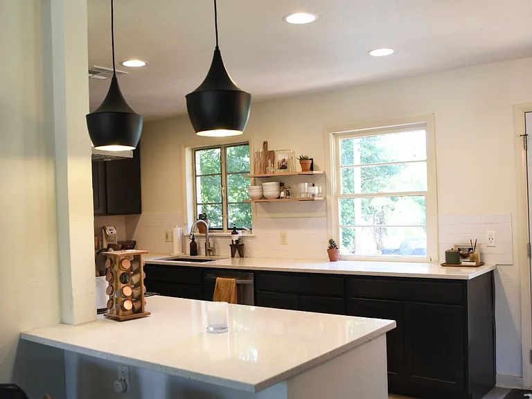2637 Lakeside Dr — Photo 3