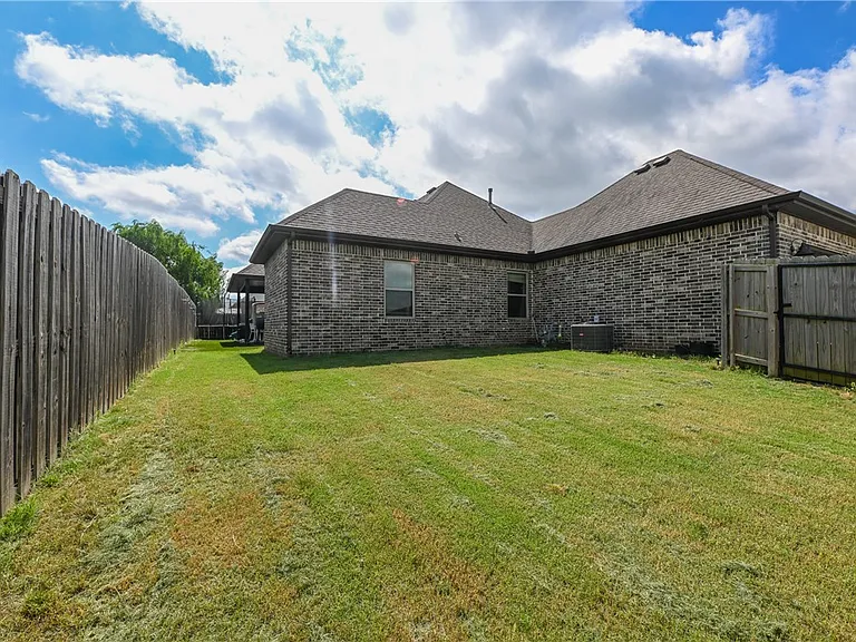 5824 W Persimmon St — Photo 3
