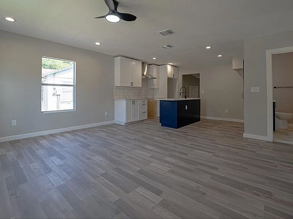 5th image of 331 Royston Ave