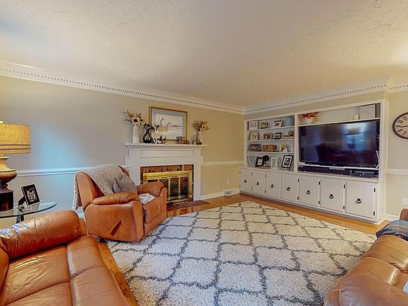 4th image of 125 Cambridge Cir