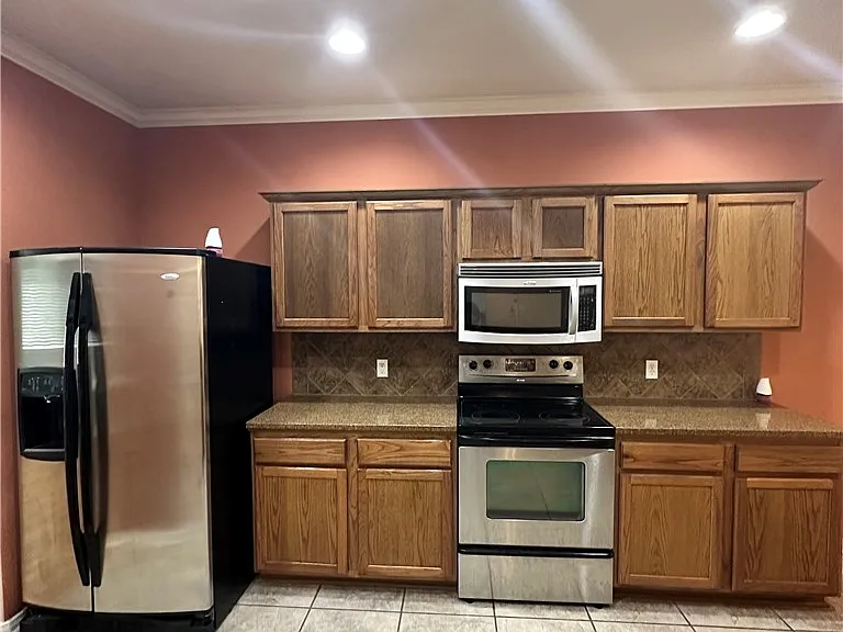 2545 Las Brisas St — Photo 5