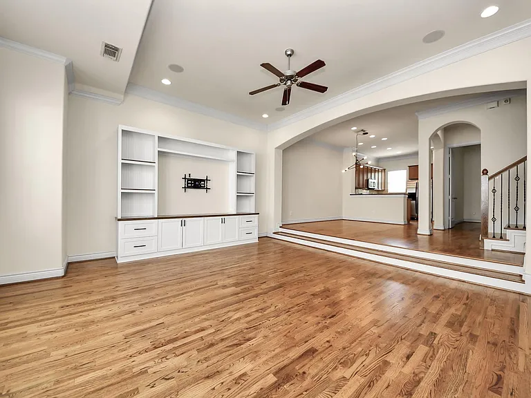 3422 Center St — Photo 3