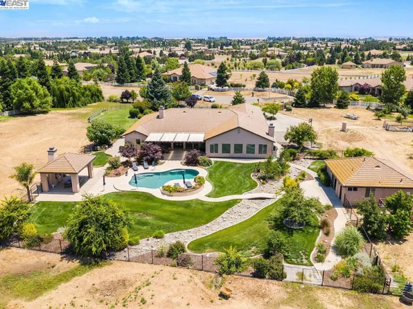 9680 Livery Ct, Wilton, CA 95693