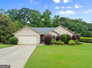 226 Falling Leaf Ln, Winder, GA 30680