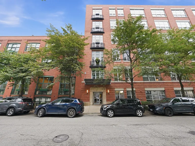 1735 N Paulina St #611 — Photo 3