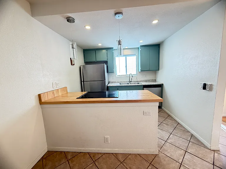 Bright kitchen, with new appliances