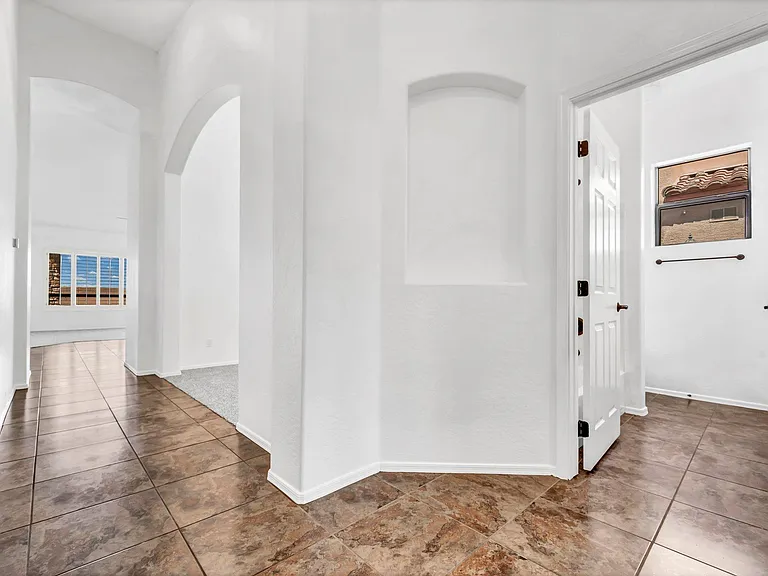 2728 N Augustine — Photo 7