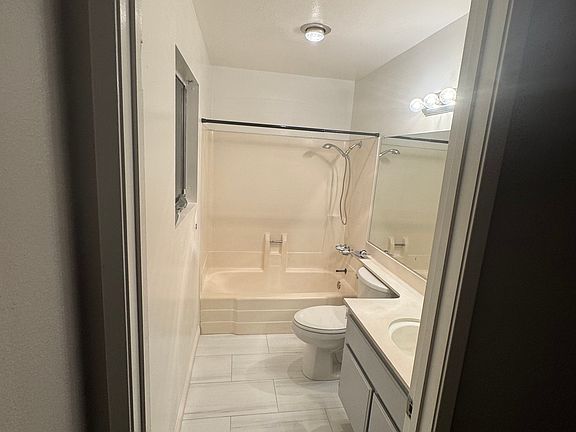 4th image of 2320 S Greenwood Pl Unit B
