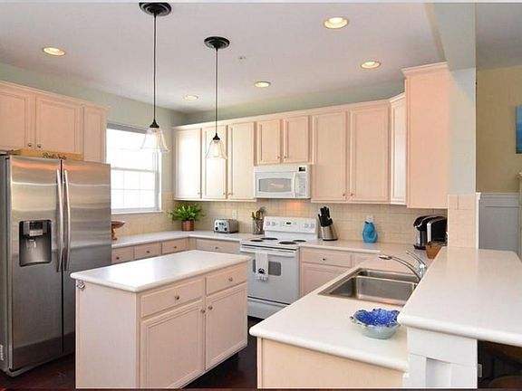 4th image of 38337 N Mill Ln Unit 111