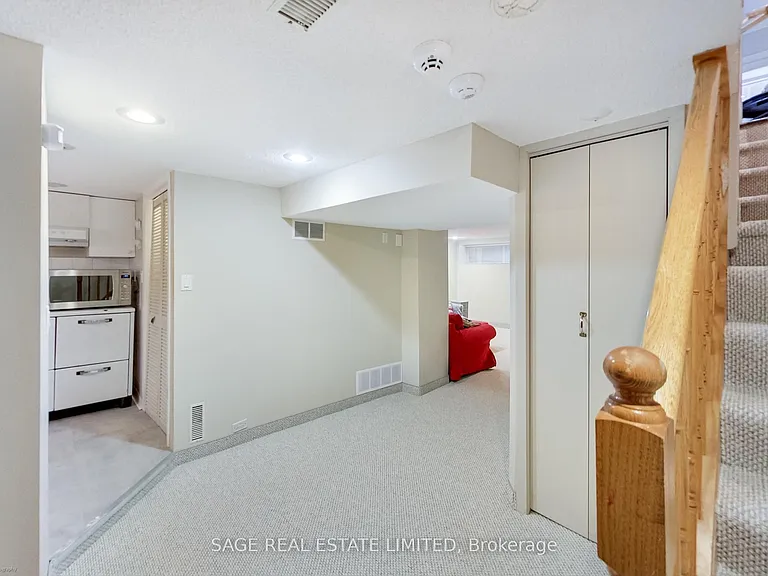 108 Beresford Ave — Photo 29