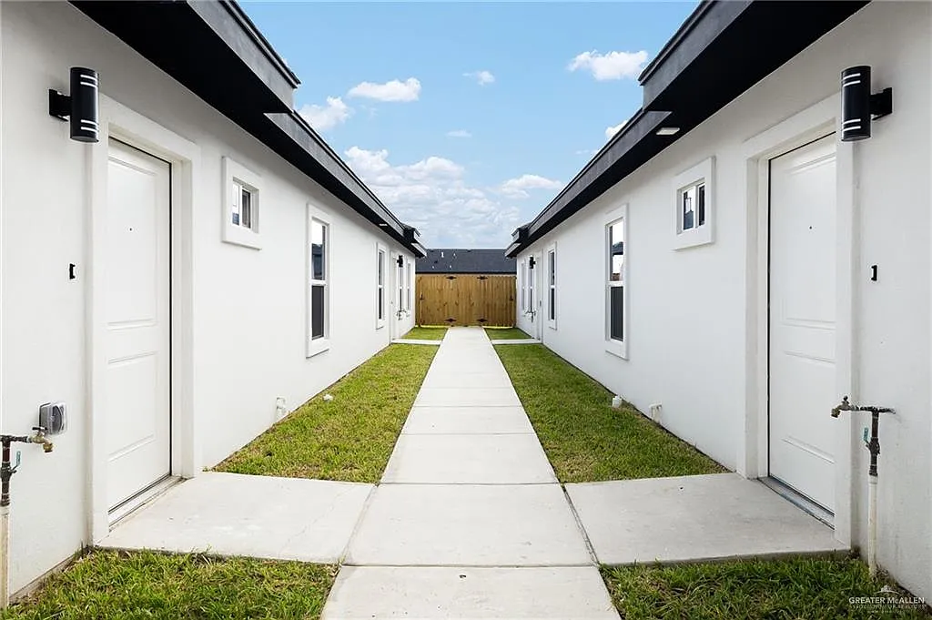2 bed, 2.0 bath, 1004 sqft, $1,250 — Photo 4