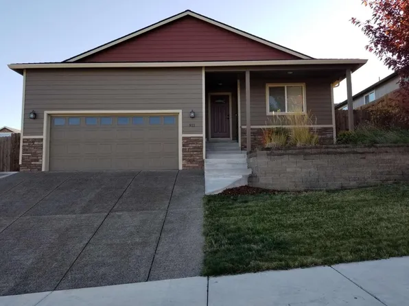 911 Stonewater Dr, Eagle Pt, OR 97524