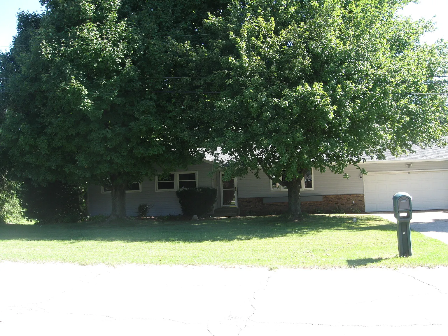 175 Country Club Dr photo 1