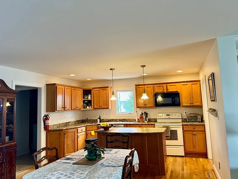 1006 Bayside Dr — Photo 5