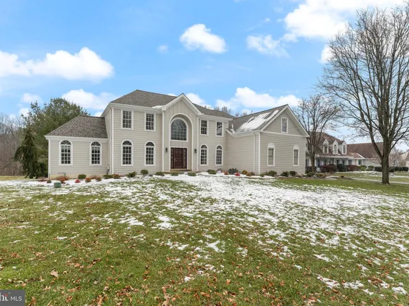 111 Twin Creek Ln, Kennett Square, PA 19348