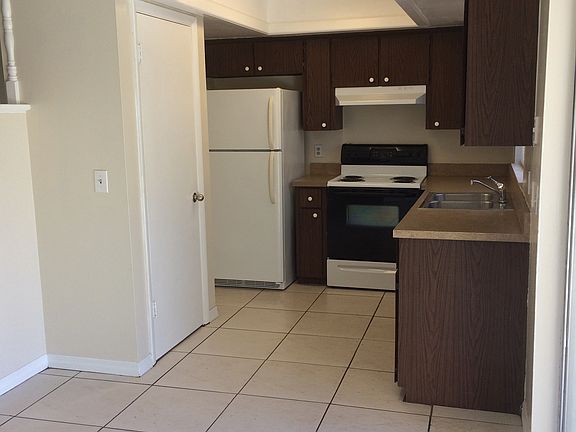 4th image of 3066 Riverbrook Dr