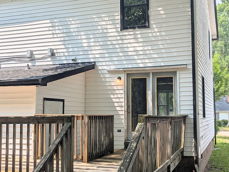 393 Spring St SW — Photo 8