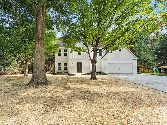 3rd image of 2033 Colony Hill Dr