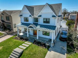 43 Pembrook Dr, Mineola, NY 11501
