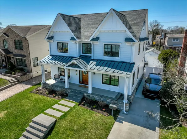 43 Pembrook Drive, Mineola, NY 11501