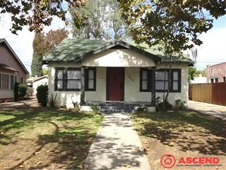 212 Lincoln St — Photo 1