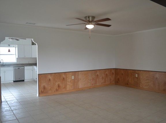 5th image of 309 15th Ave NW