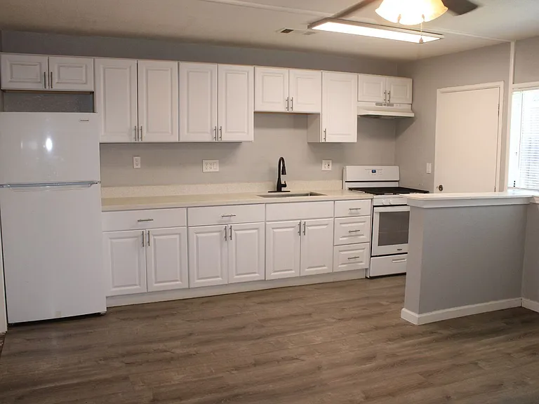 53 Alturas Ave #B — Photo 4
