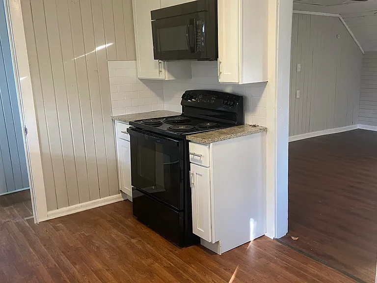 922 Academy St #3 — Photo 2
