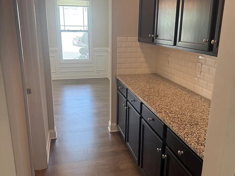 3931 Lake Breeze Dr — Photo 8
