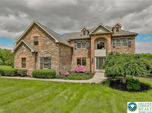 137 Blackstone Dr, Wind Gap, PA 18091