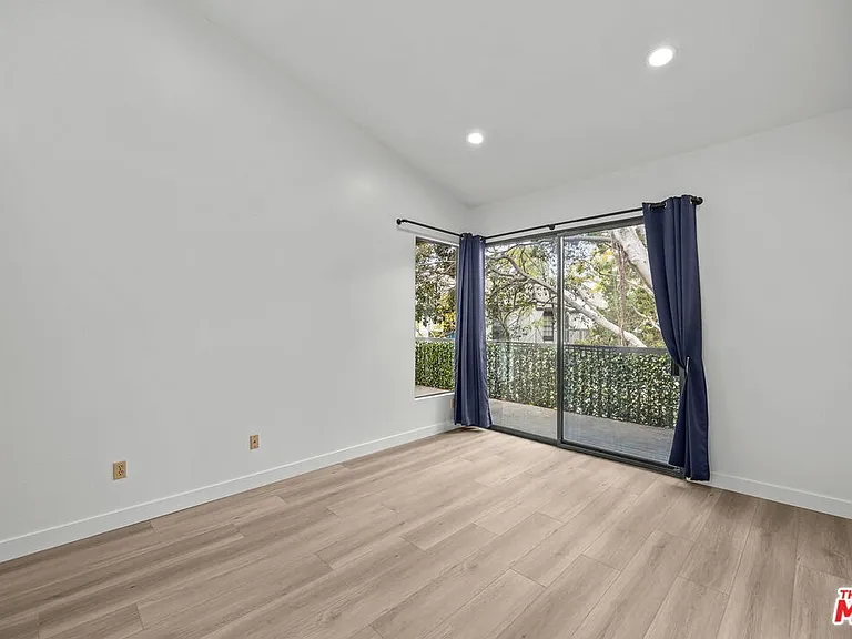 2522 W Macarthur Blvd #D — Photo 11