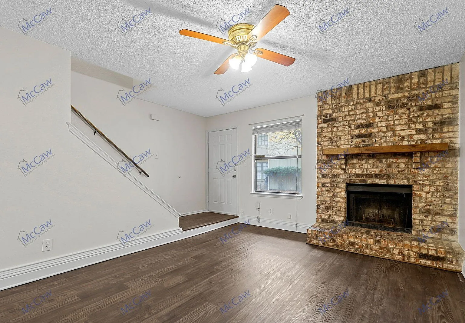 800 Bluebonnet Dr — Photo 3