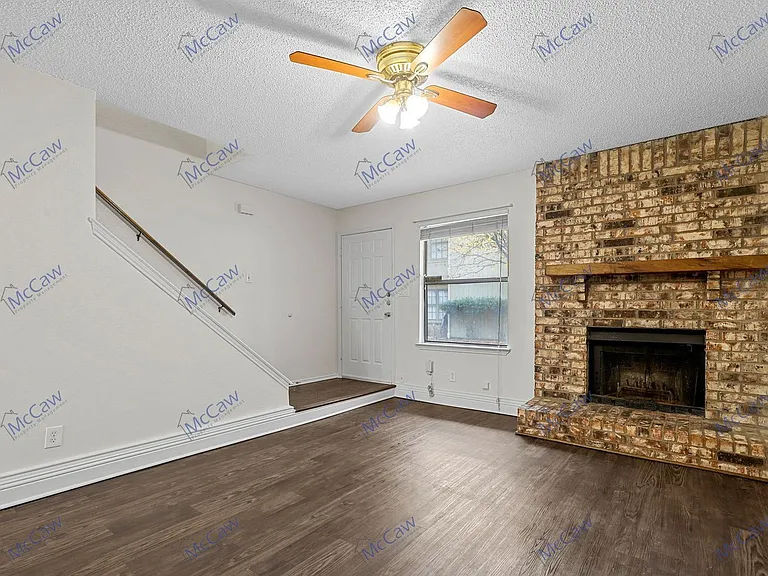 800 Bluebonnet Dr #B — Photo 3