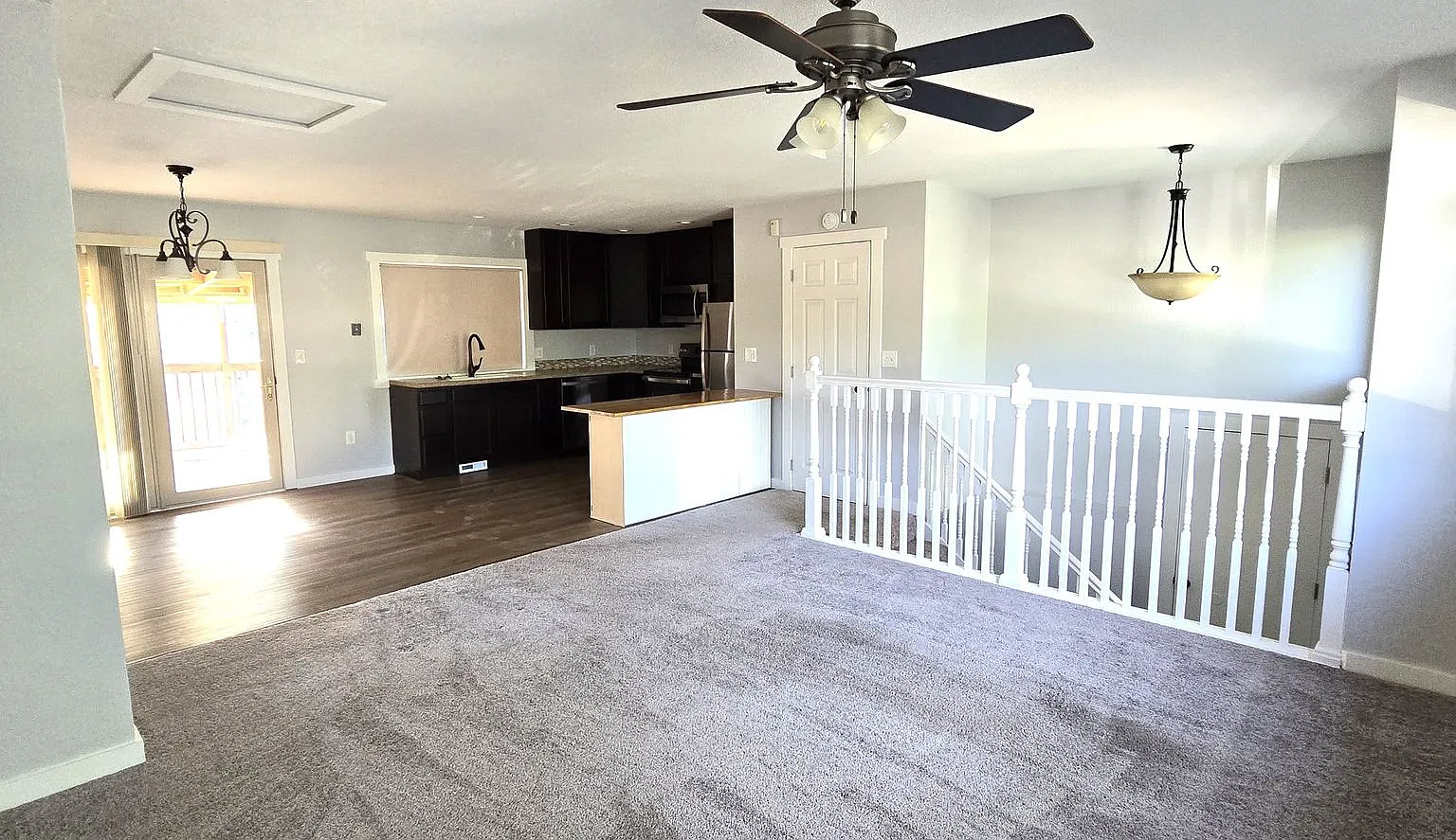 2 Bedroom 1.5 Bathroom 1 Car Garage For Rent — Photo 2