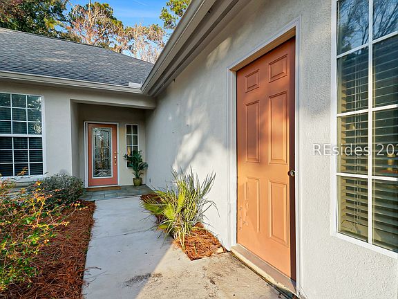 3rd image of 167 Hampton Cir