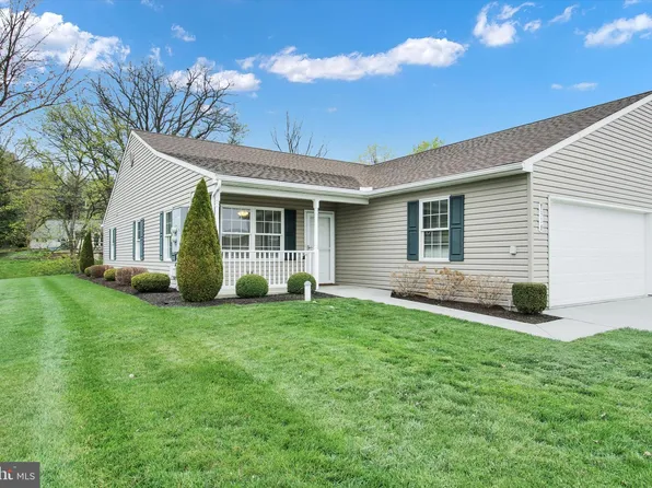 1318 Pleasant View Dr #70, Spring Grove, PA 17362