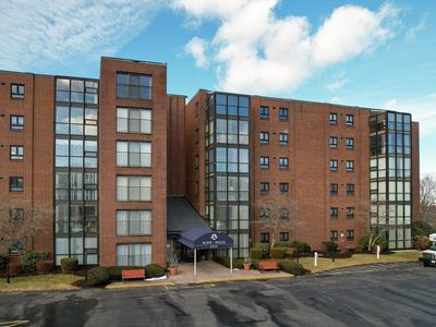 4234 N Main St APT 606, Fall River, MA, 02720