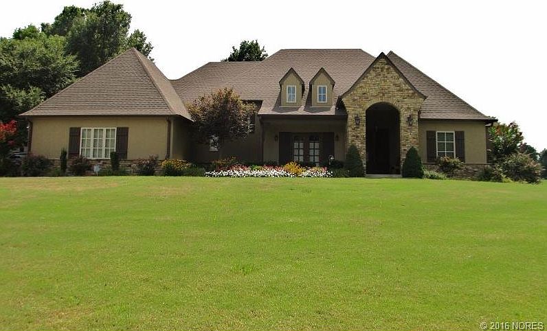 1st image of 20 Woodcreek Ln