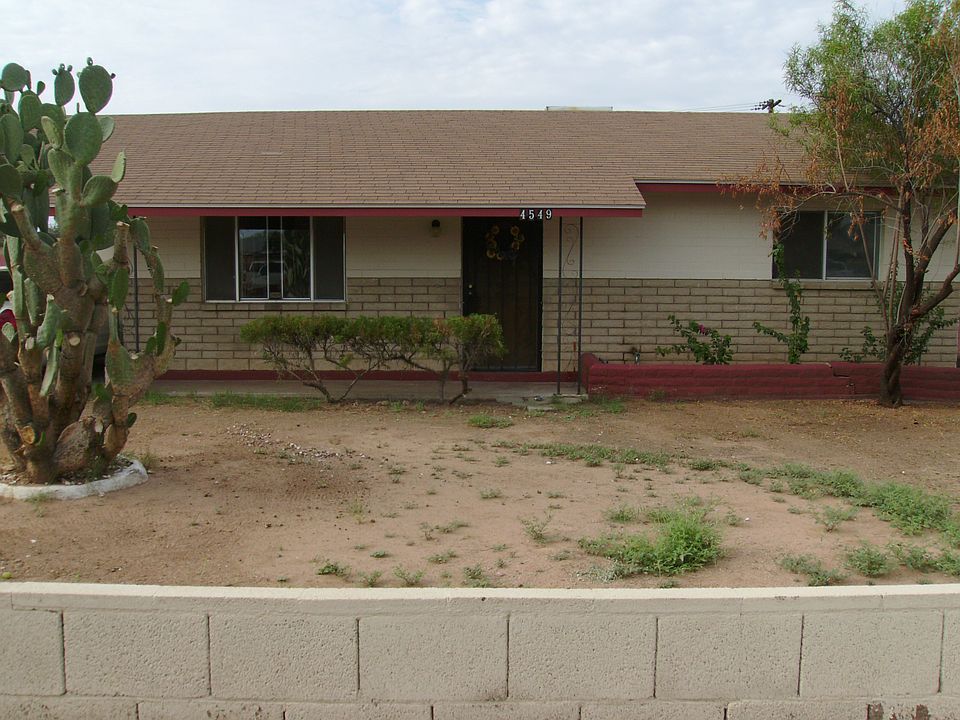 Big front and side yards