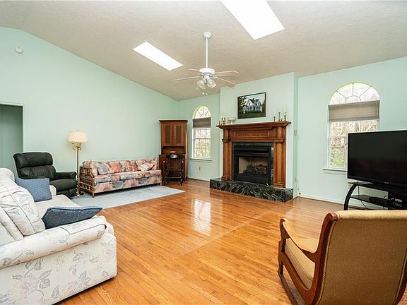 4th image of 8307 Windsor Dr