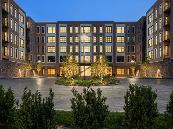 100 Garvies Point Road #1304, Glen Cove, NY 11542