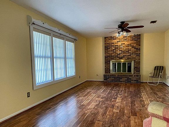 3rd image of 282 SE Mojave Way