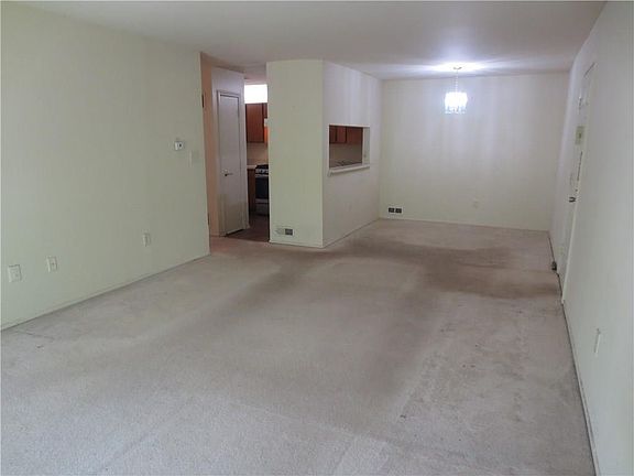 4th image of 378 McDowell Dr #378