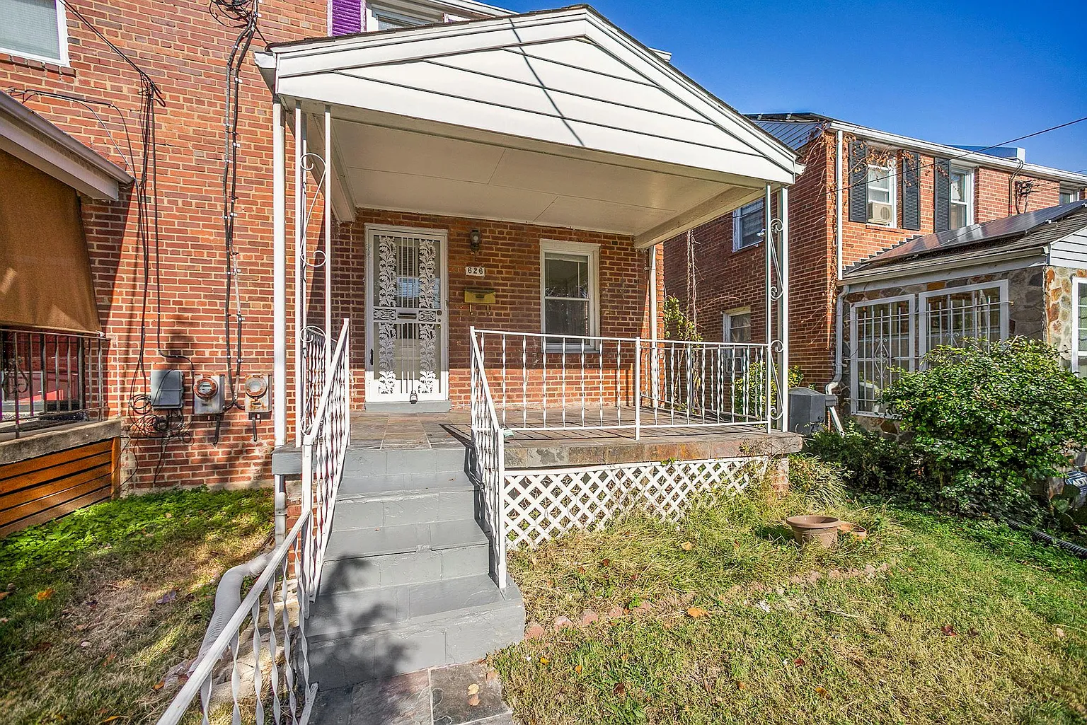626 Emerson St NE photo 1