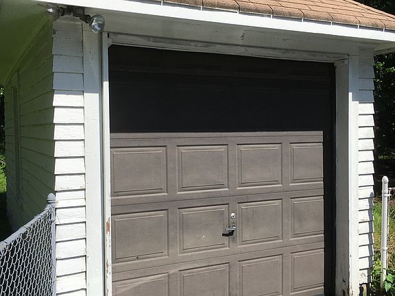 3rd image of 3712 Secor Ave