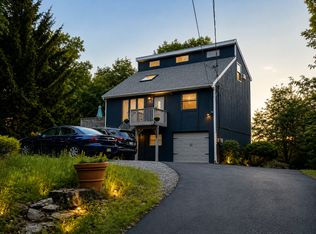 218 Sunlight Dr, Henryville, PA 18332